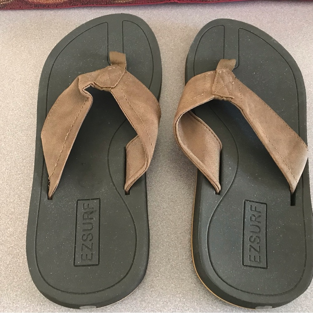 NWOT EZSURF Men’s Brown Faux Suede Flip Flops Size 8 1/2